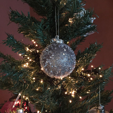 Kerstbal zilver met kralen en glitters 8cm - 2 stuks